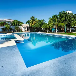 Hotel Capital O Oxtankah,chetumal Bay